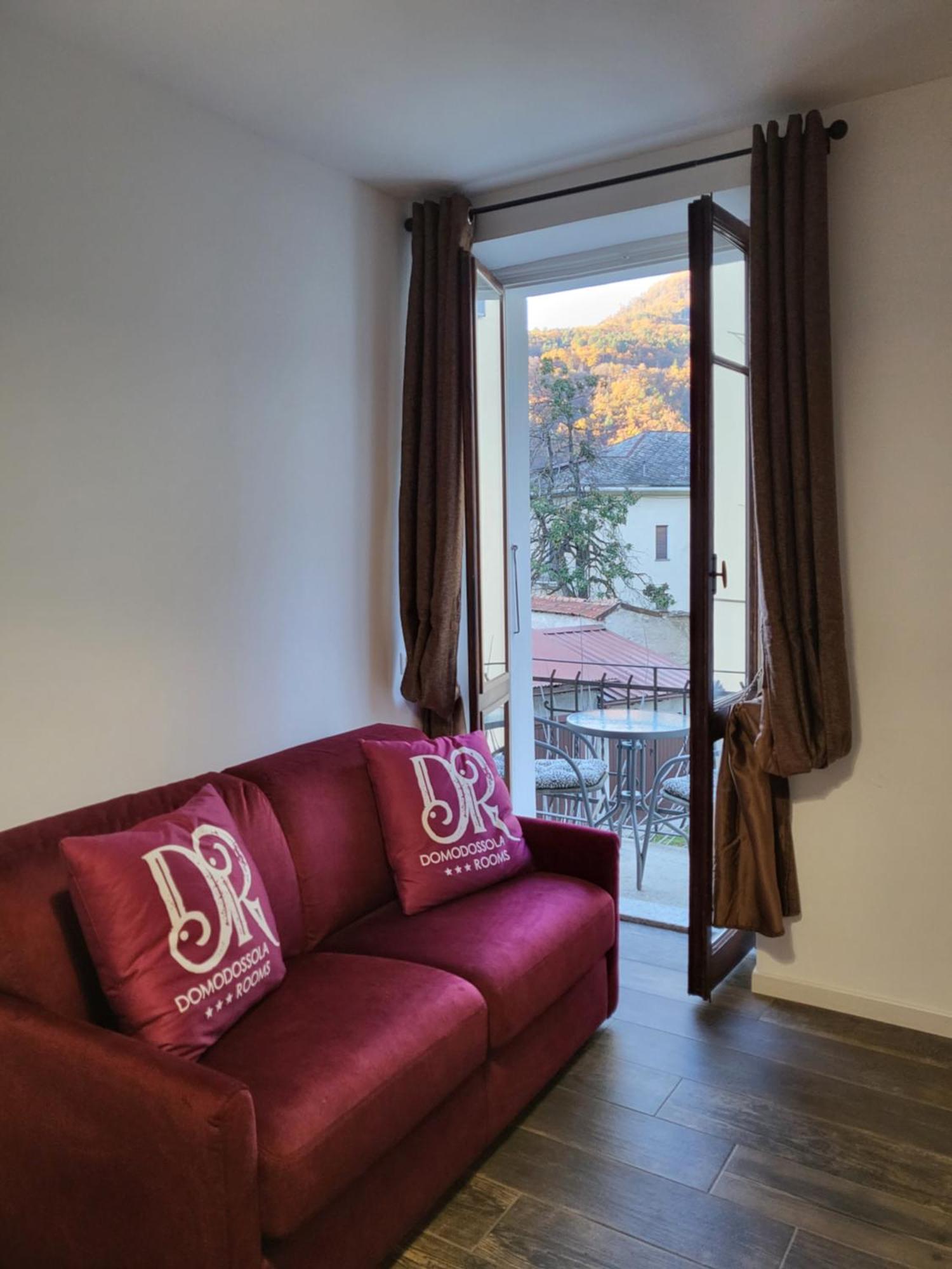 Alloggio Delizioso Domodossola Rooms Exterior foto