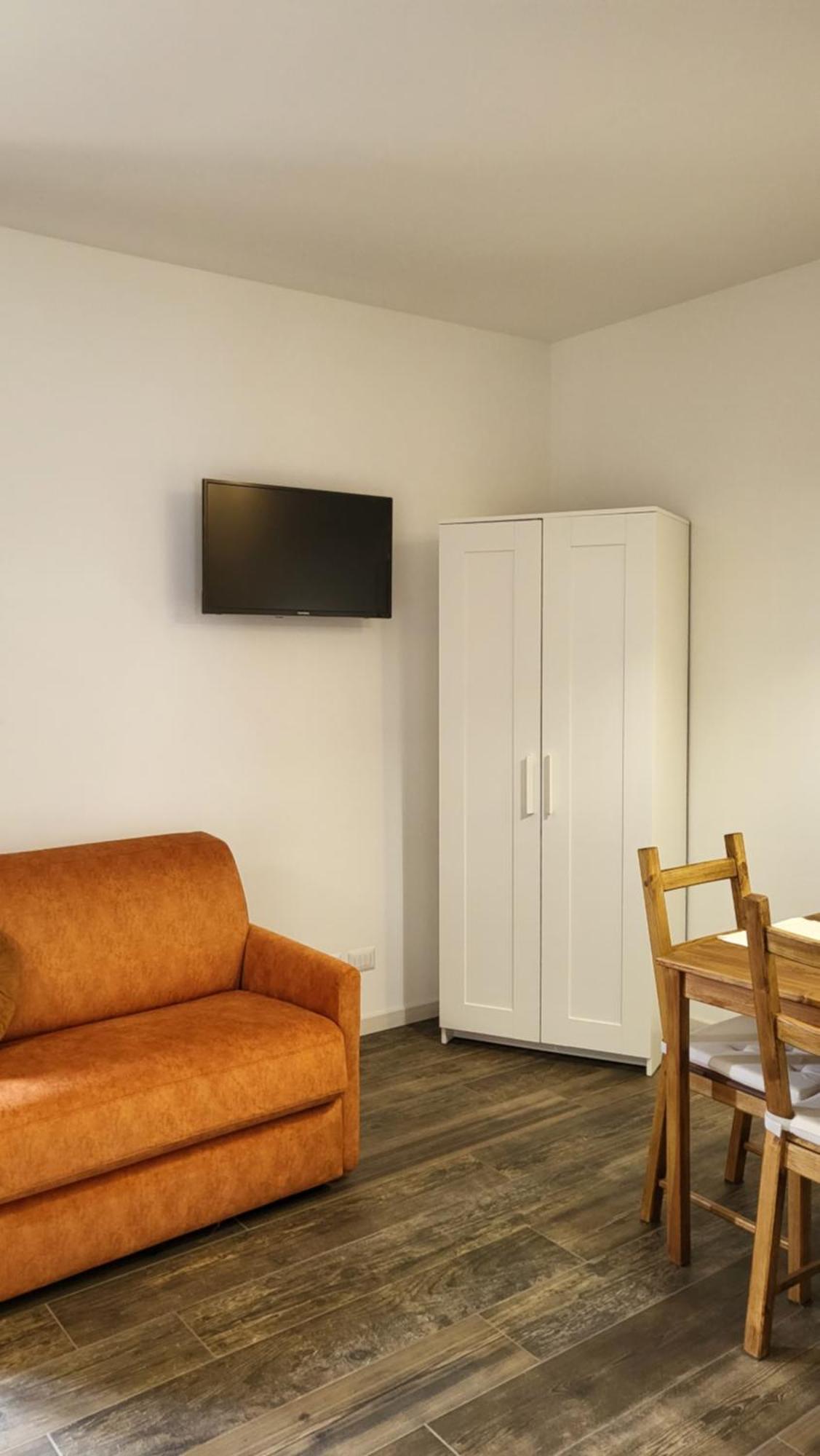 Alloggio Delizioso Domodossola Rooms Exterior foto